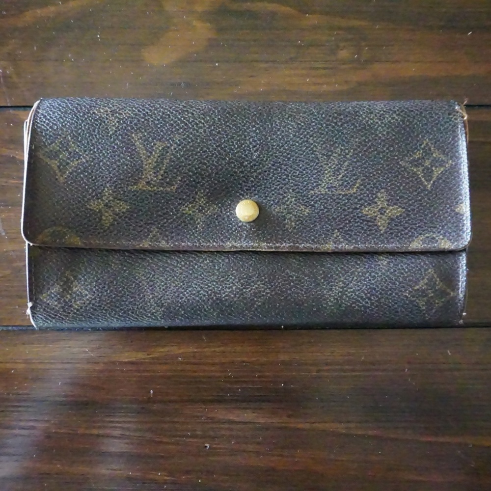 LOUIS VUITTON Monogram Sarah Wallet